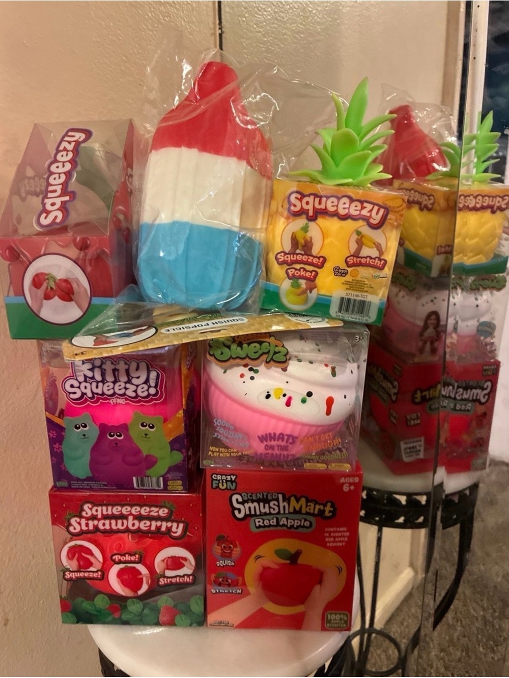 Jumbo Cupcake , Scented Red Apple, Squeeezy Pineapple, Cherry, Kitty Squeeze - Picture 4 of 4